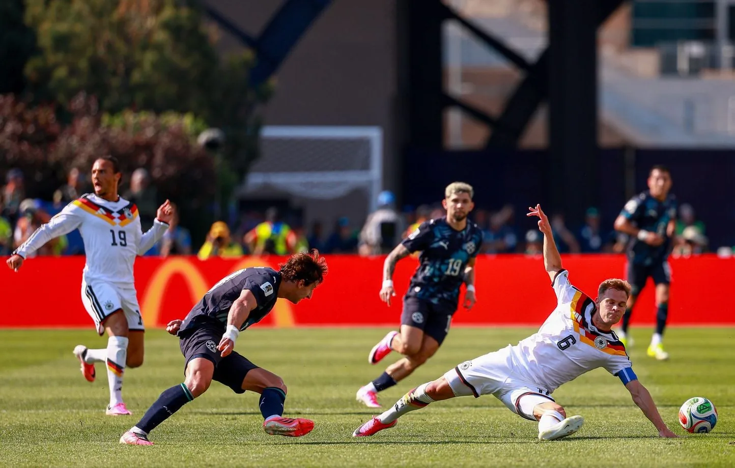 Coupe du monde 2026: "Ils n'ont rien fait", Riolo &eacute;voque un "braquage" apr&egrave;s la qualification surprise du Paraguay contre l'Allemagne