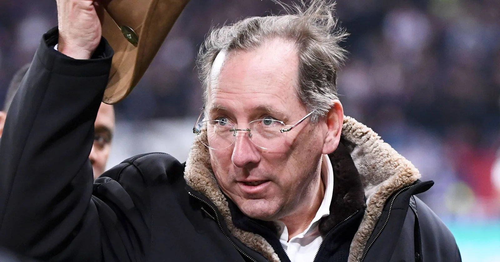 L'ancien pr&eacute;sident lyonnais John Textor assigne l'OL devant le tribunal de commerce de Lyon et demande pr&egrave;s de 21 M&euro;, le club r&eacute;pond - L'&Eacute;quipe