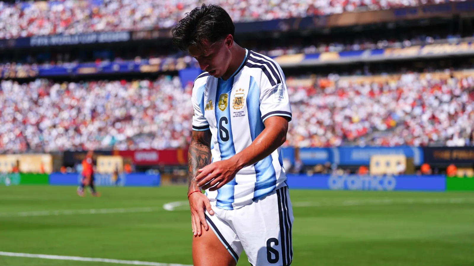 Salu&eacute; par les uns, regrett&eacute; par quelques autres : en Argentine, pas de pol&eacute;mique sur le comportement de Leandro Paredes en finale de la Coupe du monde - L'&Eacute;quipe