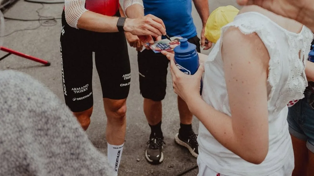 Toile d&rsquo;araign&eacute;e, nuit sur le balcon&hellip; Cauchemar &agrave; l&rsquo;h&ocirc;tel pour le peloton