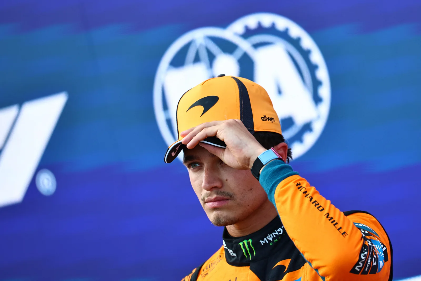 Oscar Piastri qui prend la t&ecirc;te, Charles Leclerc qui perd 3 places, George Russell bloqu&eacute; sur la grille : le d&eacute;part du Grand Prix de Hongrie en vid&eacute;o