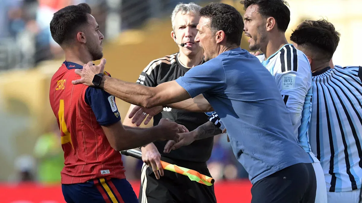Leandro Paredes a d&eacute;vers&eacute; sa col&egrave;re sur Eric Garcia et Gavi apr&egrave;s la finale de la Coupe du monde