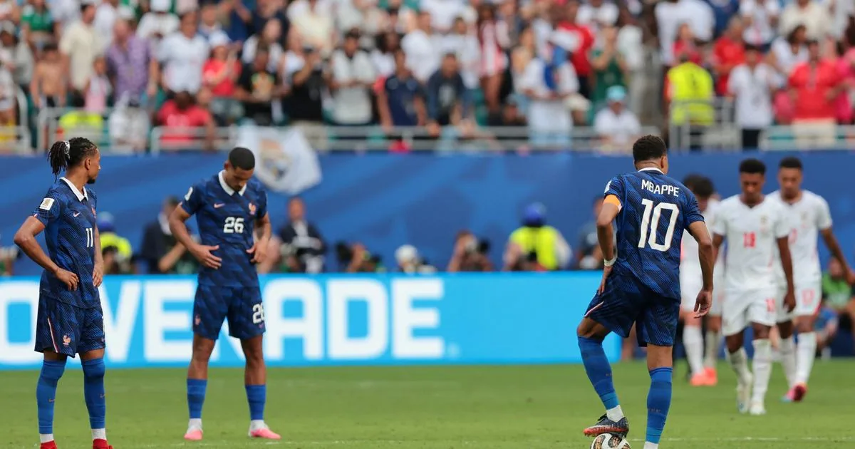 Coupe du monde - Kylian Mbapp&eacute; et Bradley Barcola ont tout relanc&eacute; : les trois buts qui ont remis les Bleus &agrave; l'endroit contre l'Angleterre en vid&eacute;o