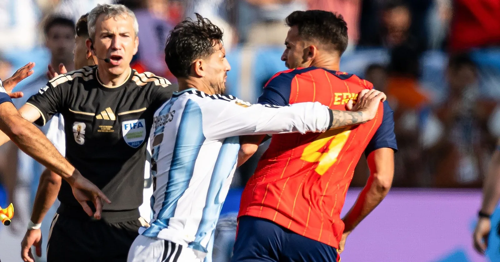 Banderole sur les Malouines, Paredes, Ayala : la FIFA ouvre plusieurs proc&eacute;dures disciplinaires contre l'Argentine apr&egrave;s la Coupe du monde - lequipe.fr