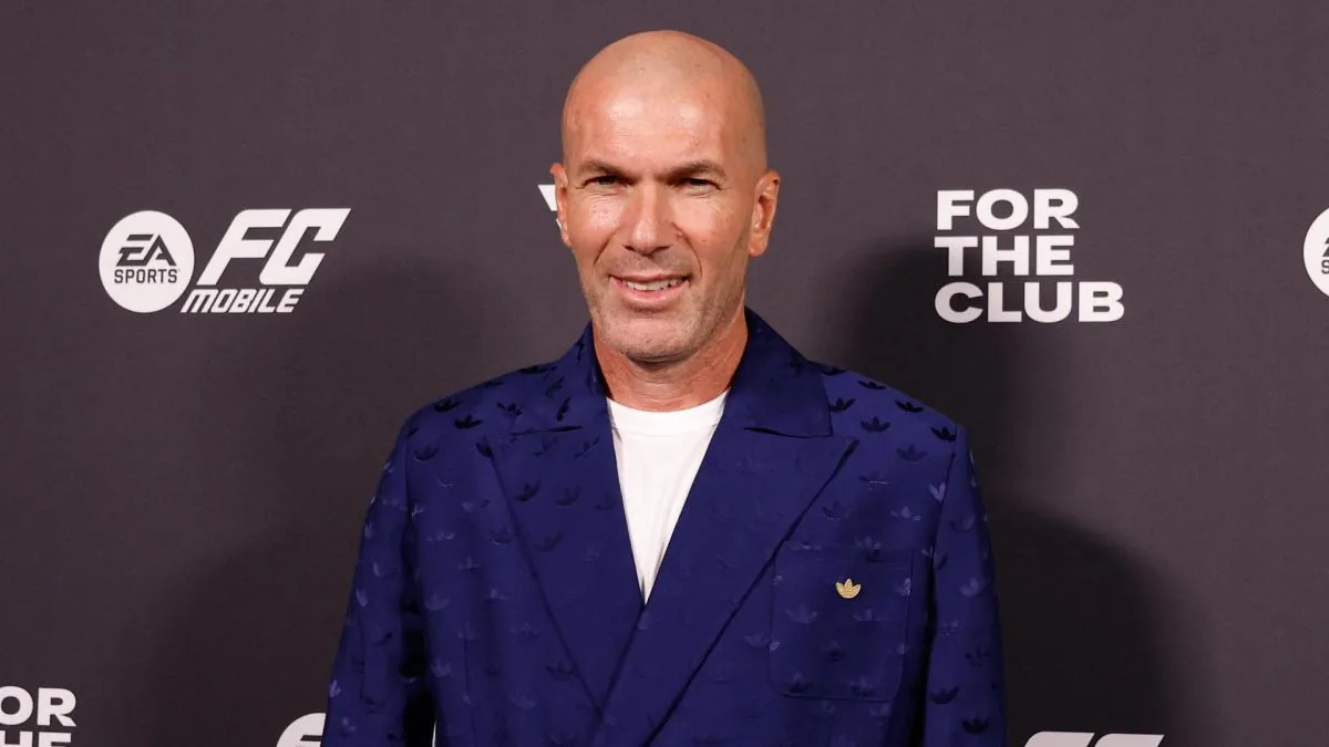 Le d&eacute;but d'une aventure &eacute;norme : pr&eacute;sent&eacute; ce mardi &agrave; la presse, Zin&eacute;dine Zidane va reprendre le fil de sa l&eacute;gende avec les Bleus - L'&Eacute;quipe