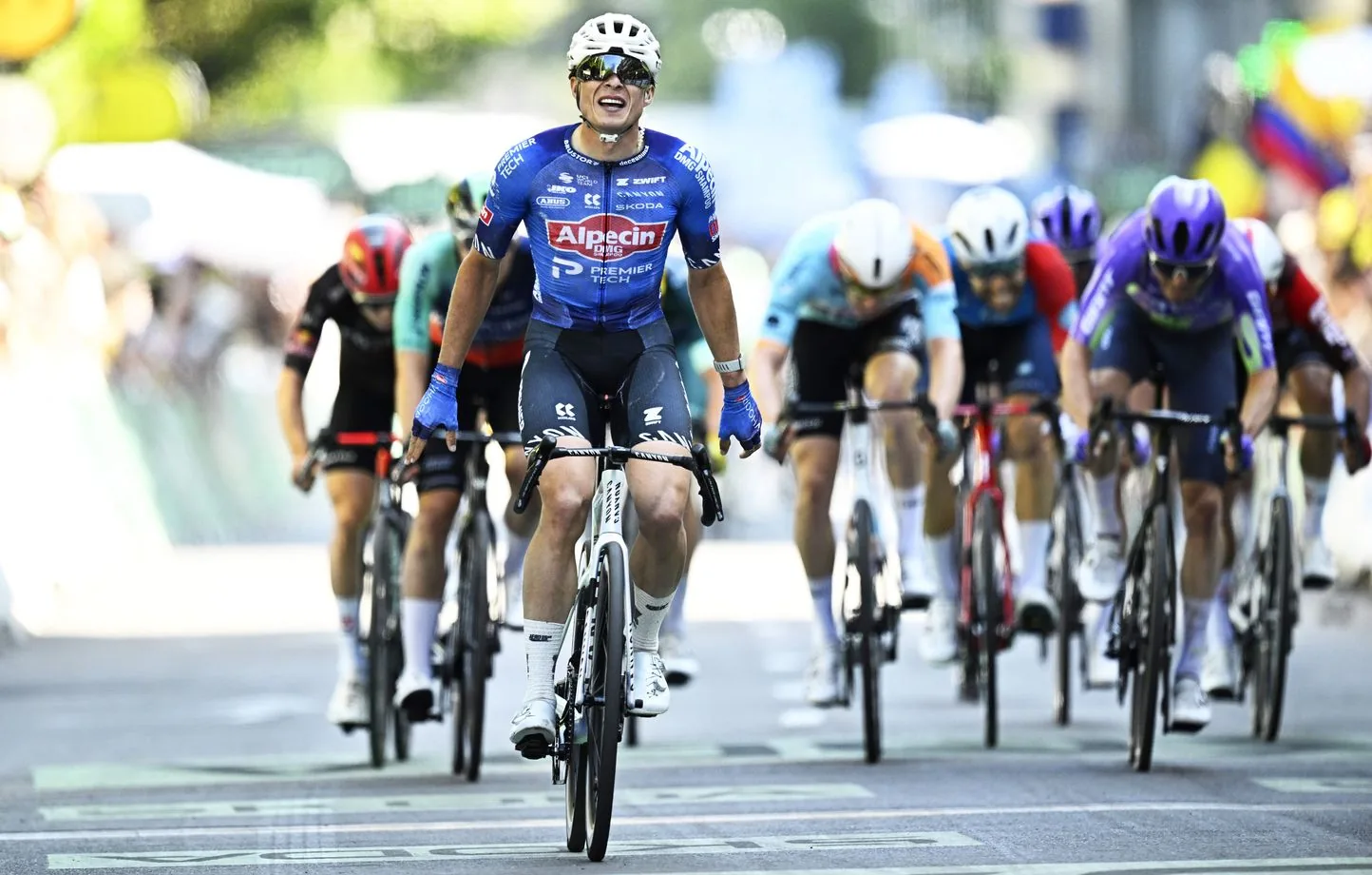 DIRECT. Tour de France 2026 (17e &eacute;tape) : Jasper Philipsen s&rsquo;impose enfin cette ann&eacute;e, revivez la course en live comment&eacute;