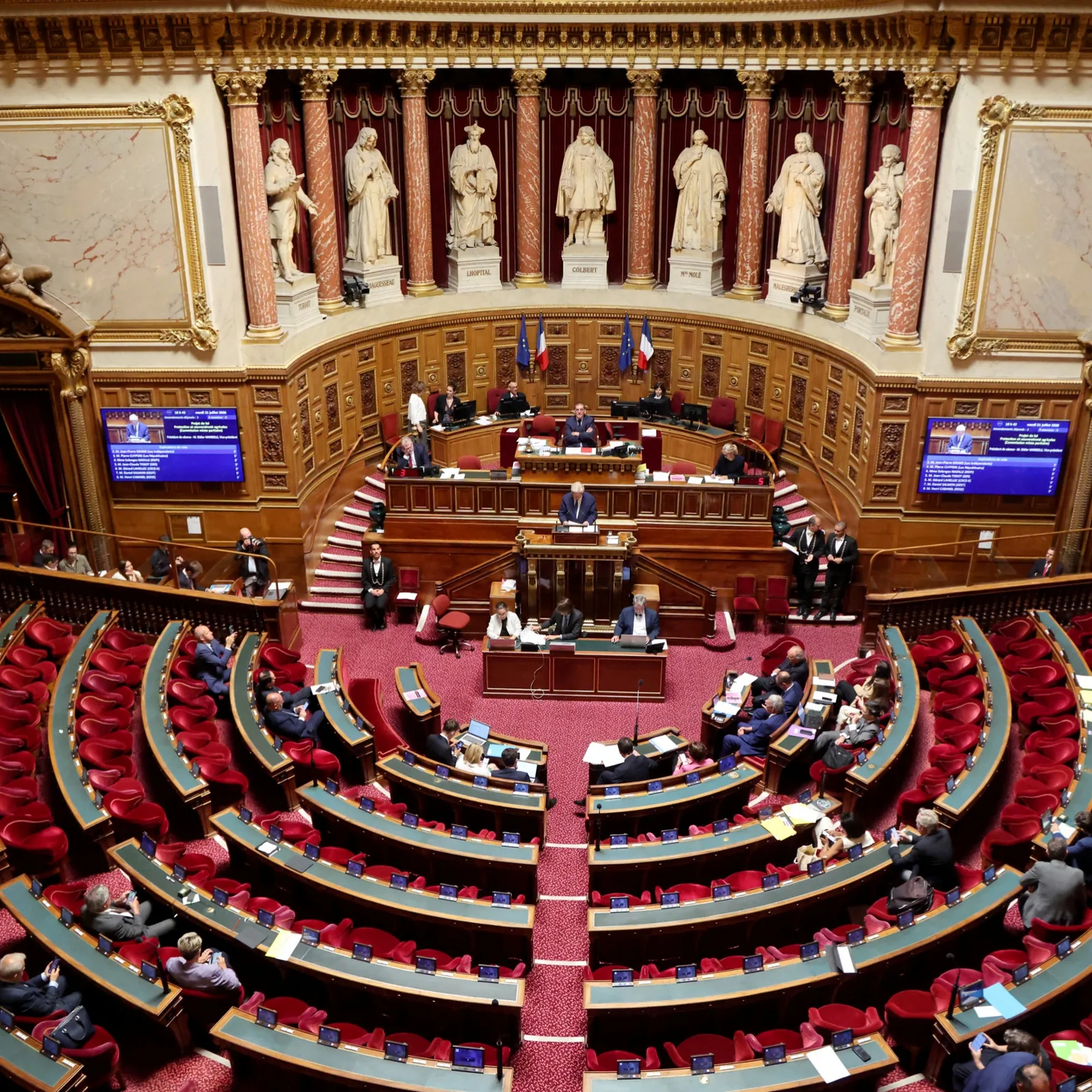 Qu&rsquo;est-ce que la &laquo; publicit&eacute; virtuelle &raquo;, qui pourrait appara&icirc;tre sur vos &eacute;crans lors des comp&eacute;titions sportives d&egrave;s 2027