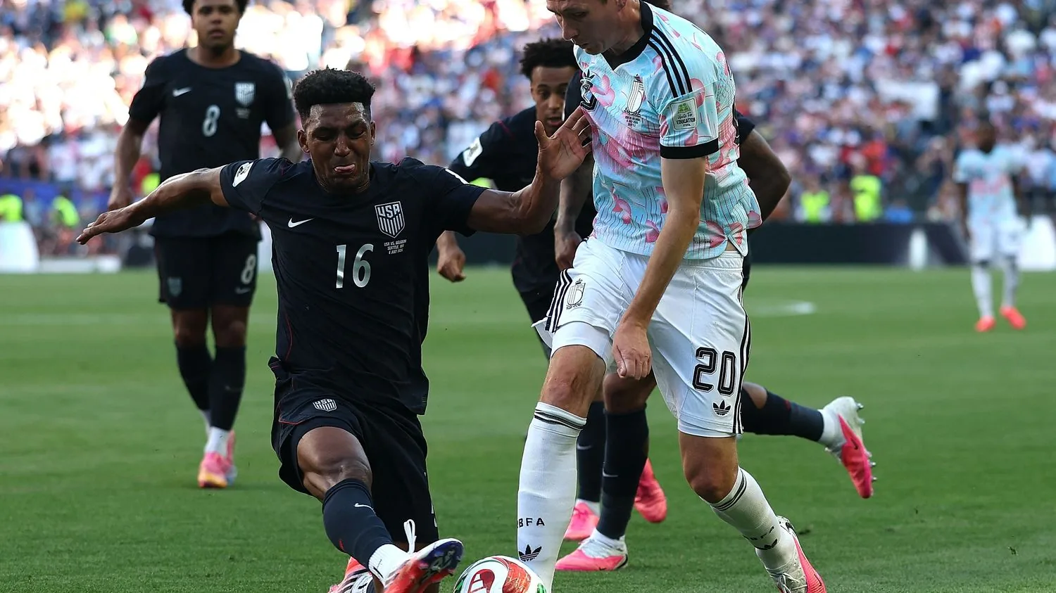 &laquo; Mauvais karma, M. le pr&eacute;sident &raquo; : la presse &eacute;trang&egrave;re tance Donald Trump apr&egrave;s l&rsquo;&eacute;limination des Etats-Unis par la Belgique en Coupe du monde - Le Monde.fr