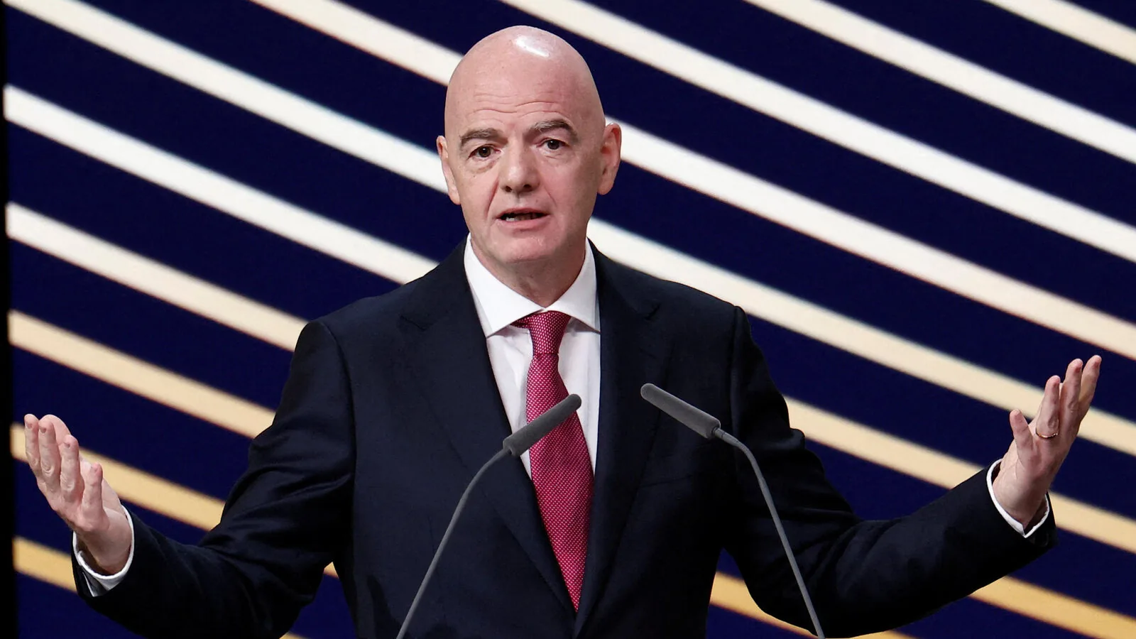 Projet de soci&eacute;t&eacute; commerciale de la FIFA : l'ex-conseiller sport d'Emmanuel Macron d&eacute;nonce une &laquo;financiarisation totalement d&eacute;brid&eacute;e&raquo; - L'&Eacute;quipe