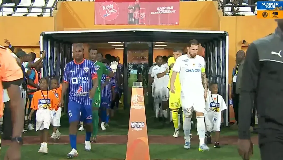 L'entrée des joueurs pour le match amical Yamoussoukro-OM le 17 juillet 2026