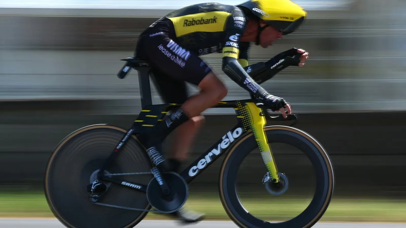 Le coureur français Bruno Armirail sur le contre-la-montre entre Evian-les-Bains et Thonon-les-Bains, le 21 juillet 2026 sur le Tour de France. (ANNE-CHRISTINE POUJOULAT / AFP)