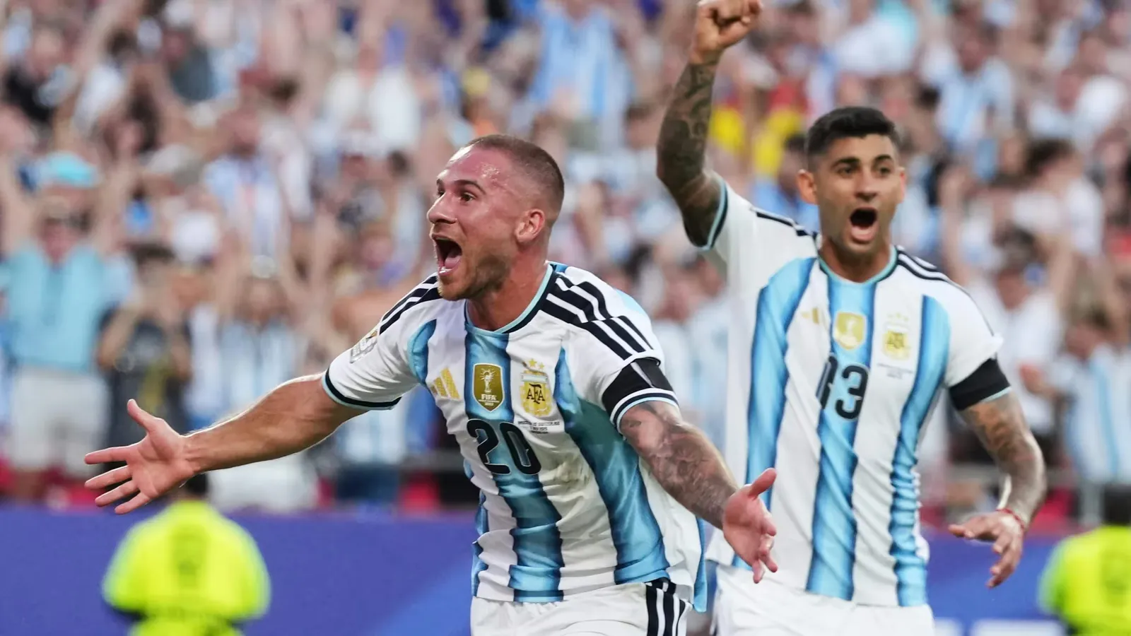 La joie d'Alexis MacAllister et Cristian Romero lors d'Argentine-Suisse en quarts de finale de la Coupe du monde, le 11 juillet 2026, &agrave; Kansas City. (SIPA)