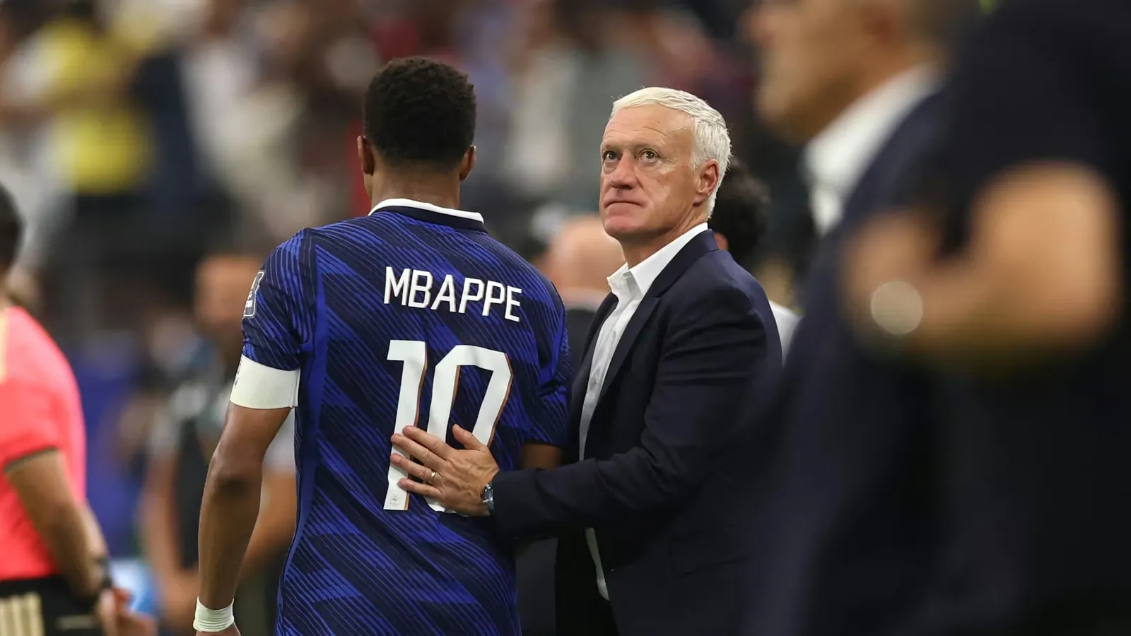 Didier Deschamps et Kylian Mbapp&eacute; pendant la demi-finale de Coupe du monde de la France contre l'Espagne, le 14 juillet 2026, &agrave; Dallas. (LARS BARON / AFP)