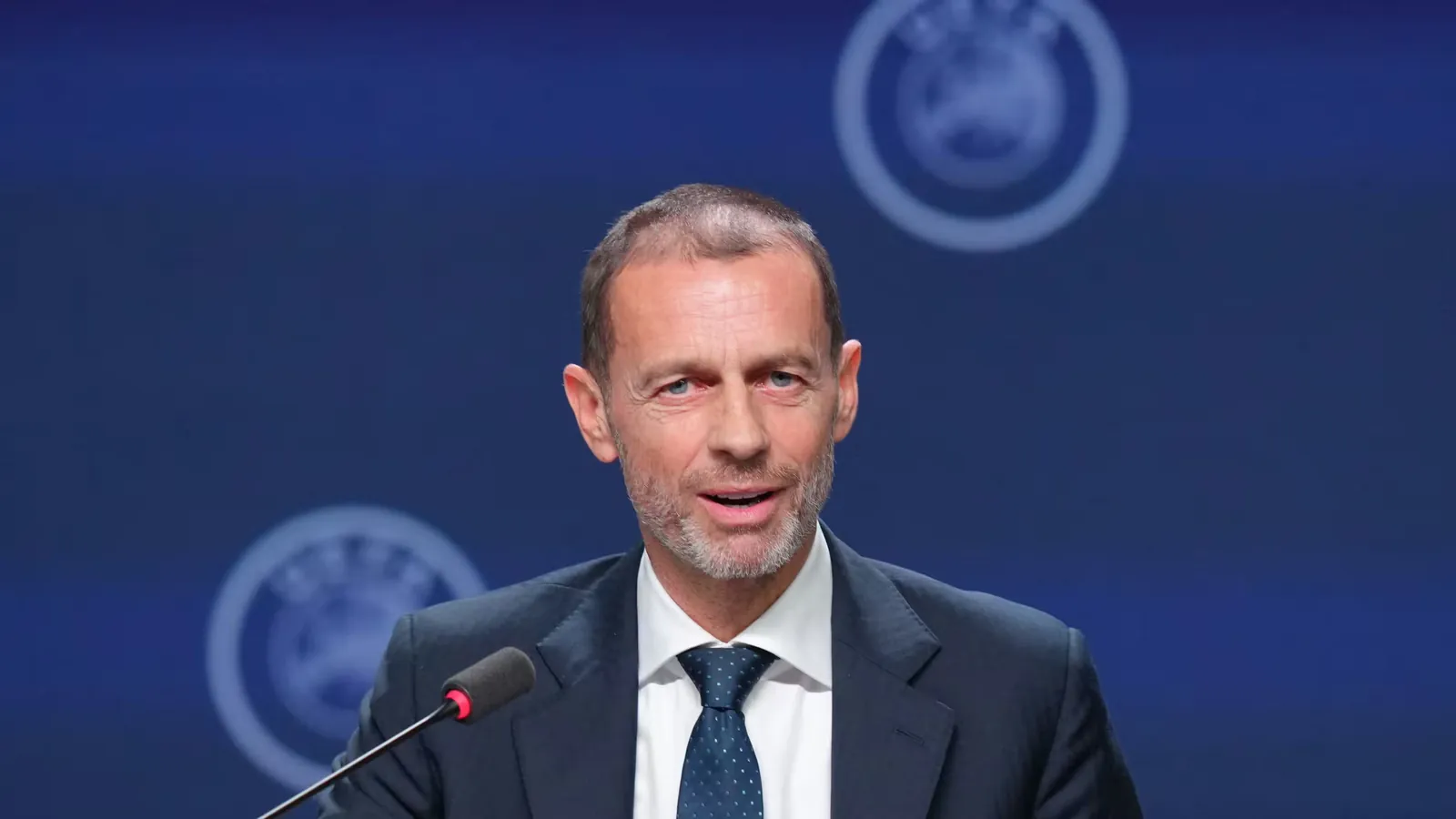Le pr&eacute;sident de l'UEFA, Aleksander Ceferin, lors d'une conf&eacute;rence de presse &agrave; Bruxelles, le 12 f&eacute;vrier 2026. (PAU BARRENA / AFP)