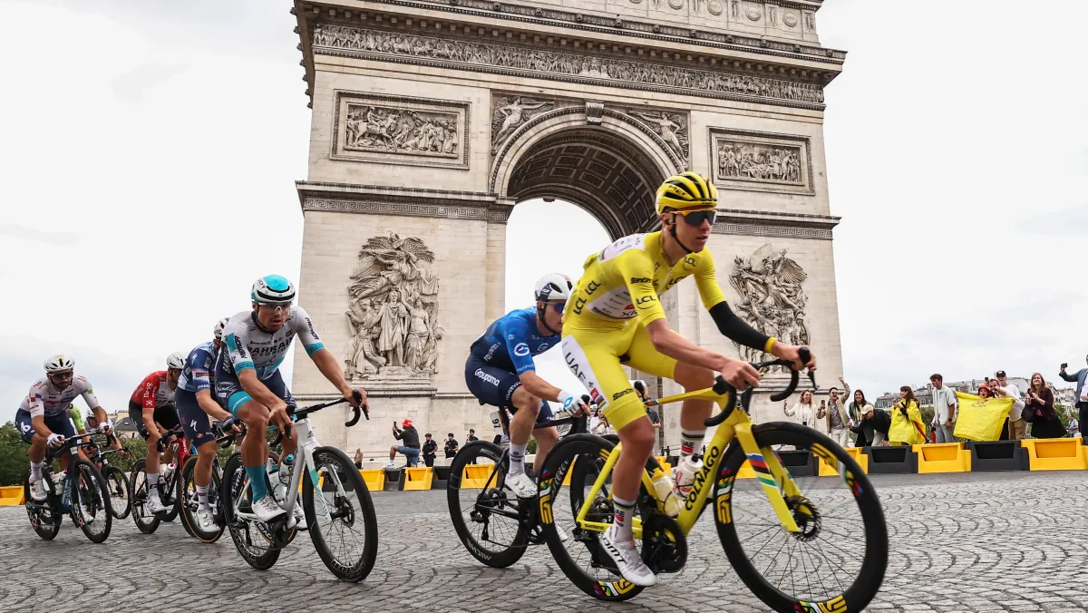 Le peloton s'&eacute;lancera directement sur les Champs-Elys&eacute;es, sur lesquels il fera 6 tours avant Montmartre.
