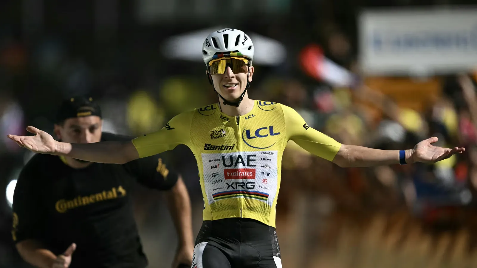 Tadej Pogacar remporte la 19e &eacute;tape du Tour de France, le 24 juillet 2026, &agrave; l'Alpe d'Huez. (JEFF PACHOUD / AFP)