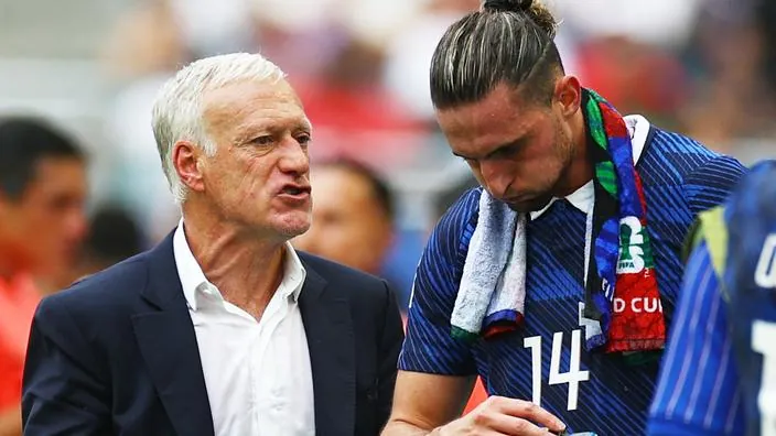 Didier Deschamps et Adrien Rabiot samedi contre l&rsquo;Angleterre.